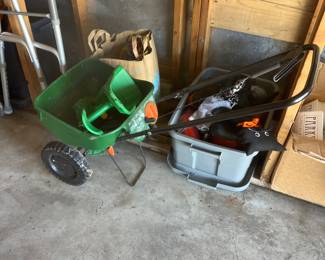 Seed / fertilizer spreader by Scotts