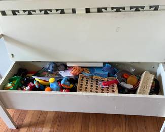 Chest / bench with toys