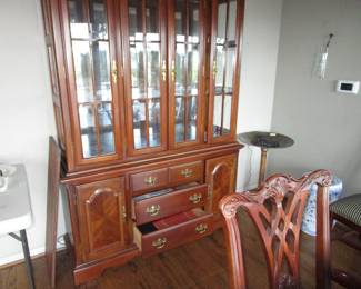 Nice solid hutch/sideboard