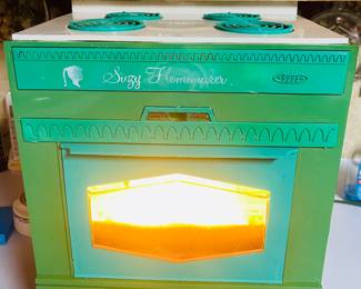 Vintage Suzy Homemaker Easy Bake Oven - As you can see it works!!!🙌