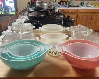 Large Collection of Pyrex, Vintage Cast Iron Cookware & Vintage Magnalite Cookware 