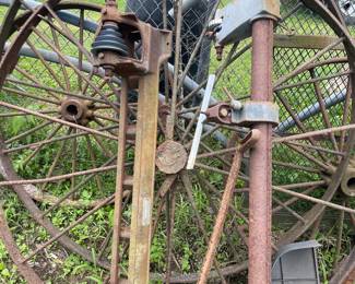 Large Iron Wagon Wheels
    Great for Driveway