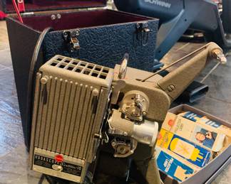 Vintage Kodascope 16 projector with several bulbs 