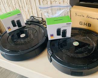 Pair of Roombas with all acessories