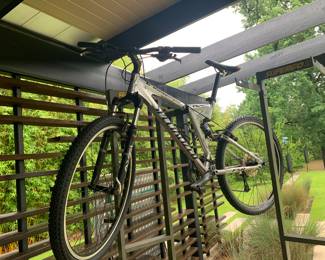 Stump Jumper Mountain bike