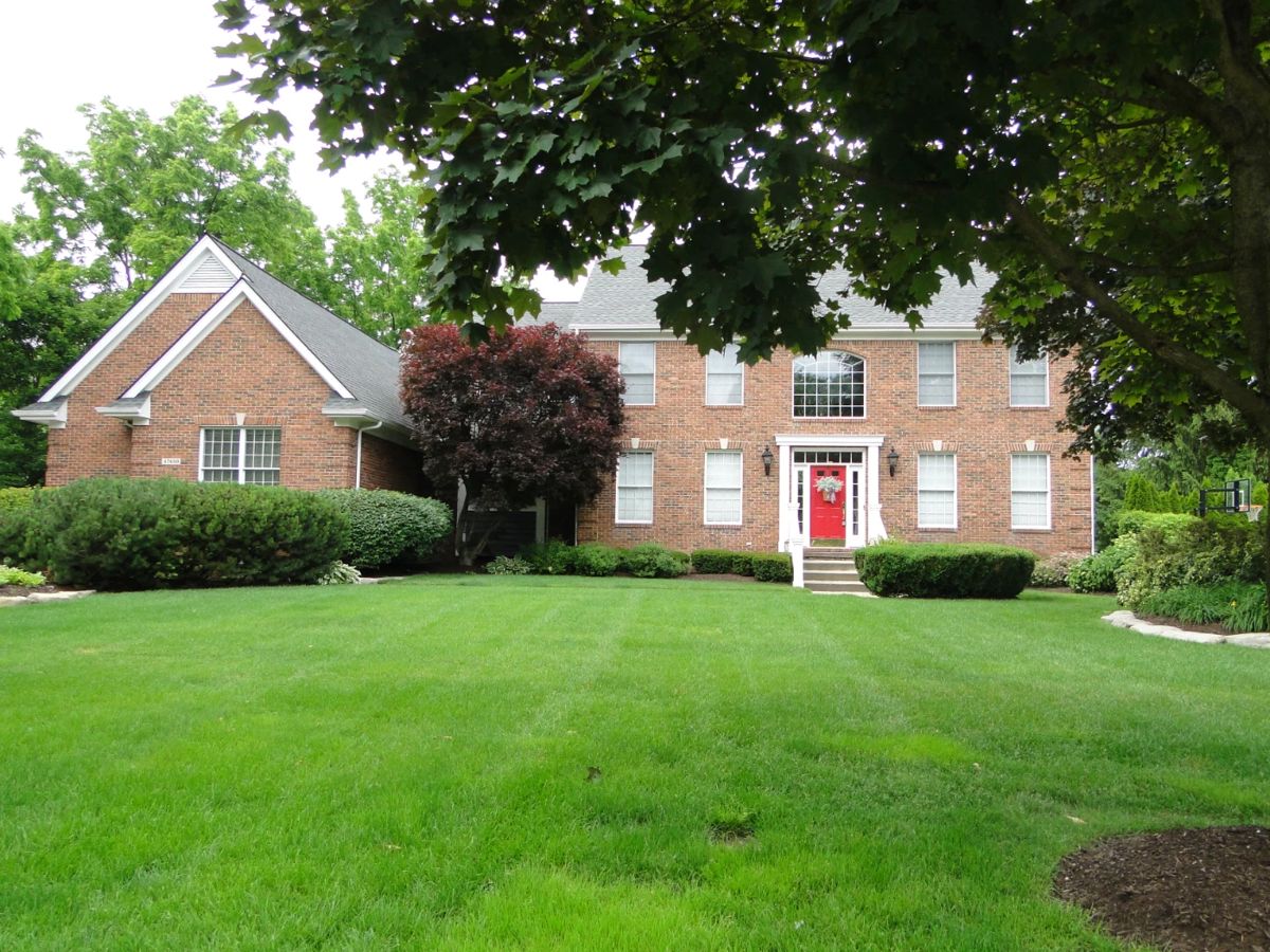 Welcome to our Novi Estate Sale.  And this wonderful Novi Estate.