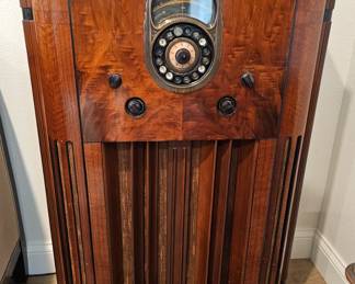 Fairbanks Morse floor radio. 
