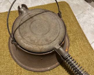 Wagner Ware Sidney 8 Waffle Iron And Stand