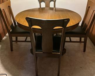 Vintage Tiger Oak Round Table (48in dia.) and 4 Chairs