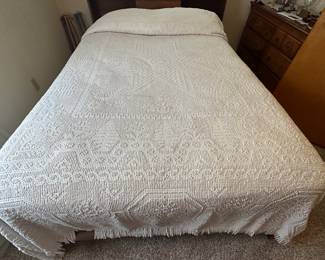 Queen Hobnail White Chenile Bedspread