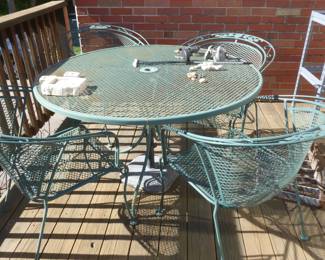 Woodard Patio Set 
