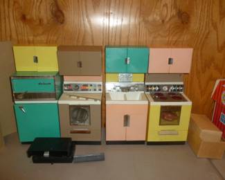 Kids kitchen (Barbie??)