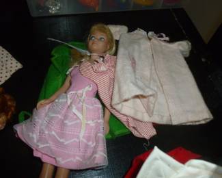 Vintage Skipper w/clothes