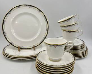 1985 Royal Doulton Rhodes Bone China - 4 Place Settings - 26 pcs	