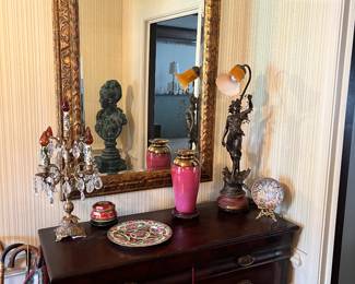 Antique mirror, Pierr table