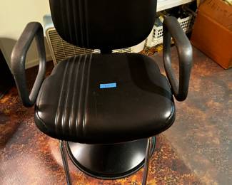 Hydraulic hairstyling or Barber chair