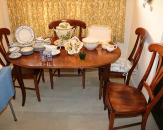 Kitchen Table w/ 4 Chairs