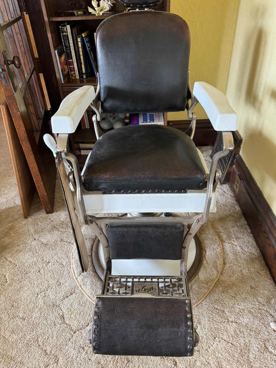 Antique Barber Chair, Picture 1
of 3