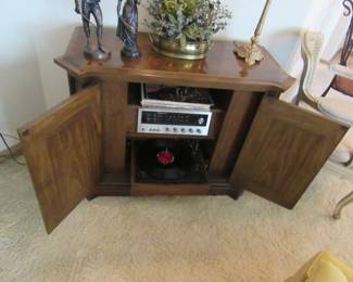Magnavox - turntable and stereo work