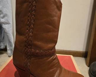 Dingo Woman's Boots Size 8- Cognac