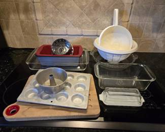 Kitchen Lot (Bread Baking Pans, Muffin Pan, Round Bunt Pan, Strainer, Collander, Steam Basket)