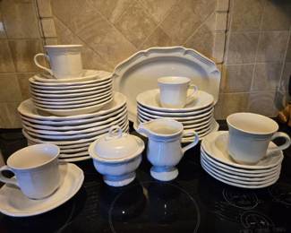 Mikasa 30-piece French Countryside Dishes