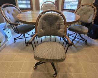 Round Dining Room Table with 4 Rolling Chairs w. Cushions