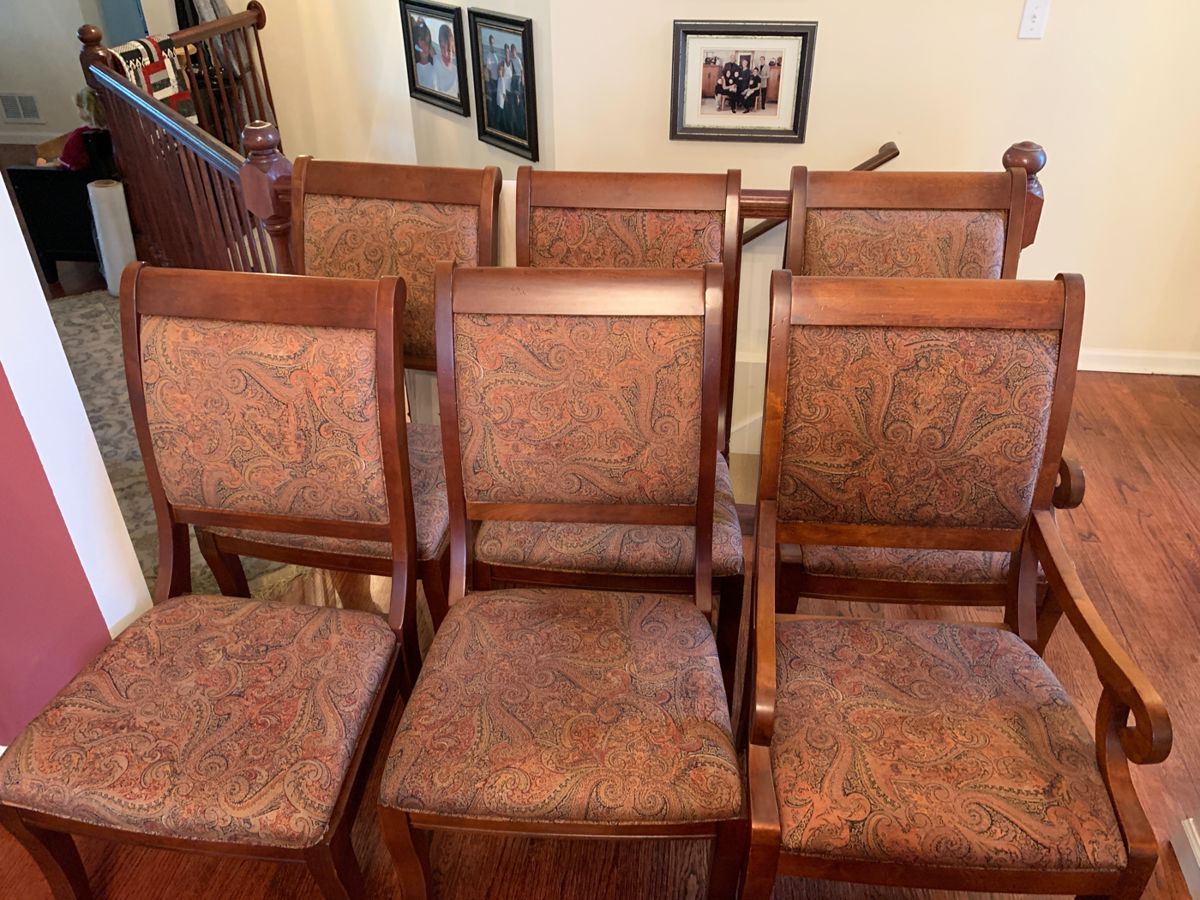 6 dining room chairs by Bassett (2 Arm Chairs/4 side Chairs)
