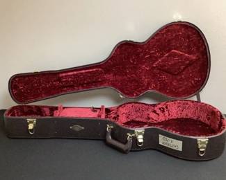 Taylor Deluxe Hard Shell Grand Auditorium Guitar Case. Guitar Not Inluded