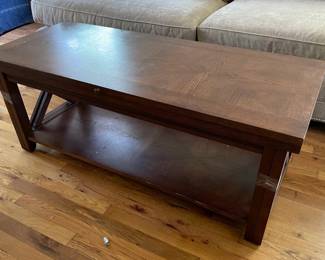 Extendable coffee table