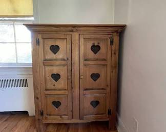 Shaker cabinet