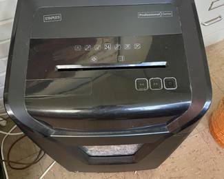 Staples Professional Series Paper Shredder
