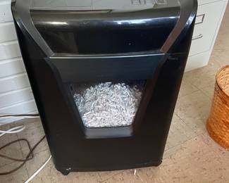 Staples Professional Series Paper Shredder