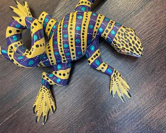Signed Hand Carved Efrain Fuentes Lizard, Mexico