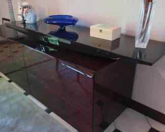 Another  view  of  buffet   no  decor