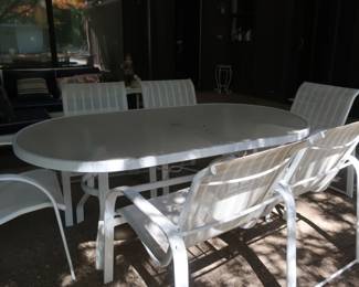 20  oval table and  6  chairs          Price  is   250.00   