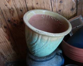     Z           flower pots   Prices  vary   from   15.00  to   40.00  on  the  following  photos