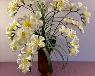 Nice selection of decorative pieces 