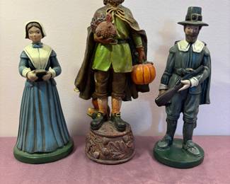 Nice selection of decorative pieces 