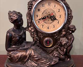 Vintage Deluxe Quartz Clock
