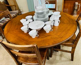 5 Piece Dining Room, Pedestal Table, Four Chairs