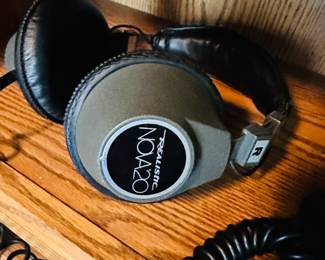 Realistic Nova Head Phones