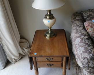Dual drop leaf end table. We have one drop leaf and one non-drop leaf. Both matching