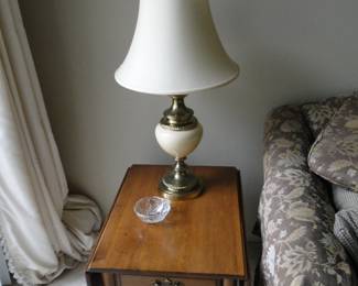 Drop leaf end table with very attractive table lamp