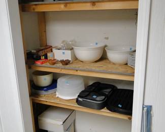 Bowls, cake carriers, broilers, boxes and a wok set