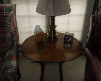 Nice round drop leaf table with Stiffel lamp