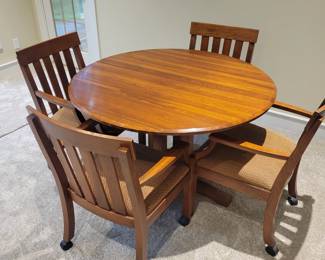 Ethan Allen  Tables With 4 Rolling Chairs In Excellent Condition 