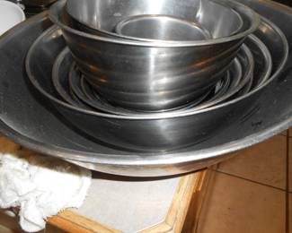 Round Metal Pans