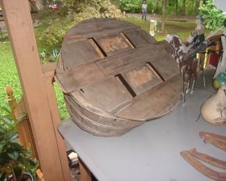 Great Peck Basket w/Lid