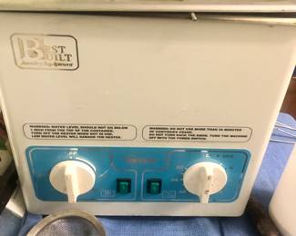 Ultrasonic jewelry cleaner with heat.